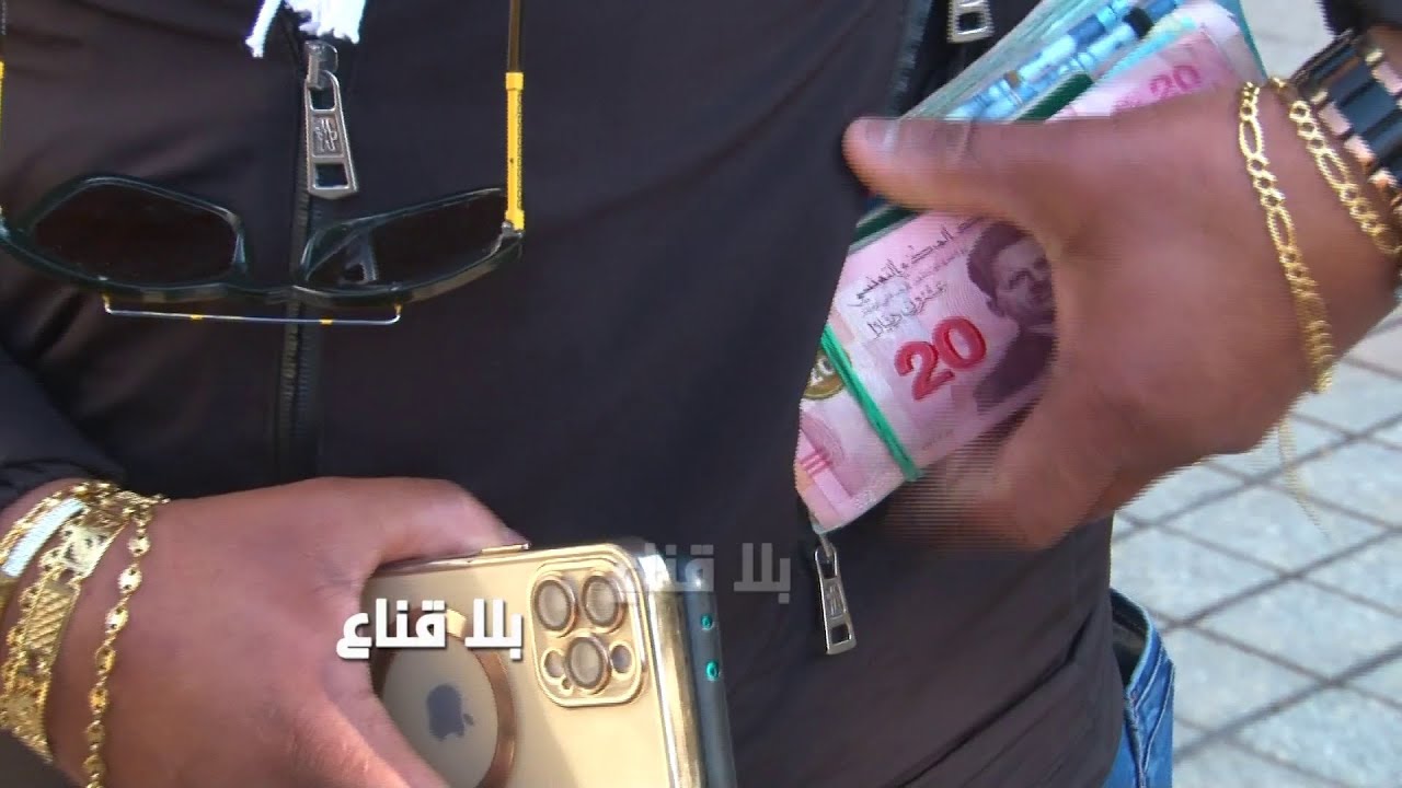 سواغ مان مرصع بالذهب الخالص يتحدى به خبراء الذهب فالعالم..بورش آخر صيحة وأيفون وزوز ملاين مصروف يومي