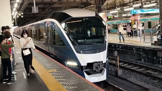 運転士さんありがとうございます【現在2編成】JR東日本E261系R1編成(トプナン)が回送列車として依頼空笛＋MHを鳴らして大宮駅3番線を発車するシーン(依頼したのは黄色いフードの子)(回3001M)