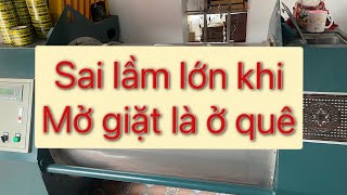 Không kiếm tiền dễ dàng khi mở hàng giặt chăn ở quê.