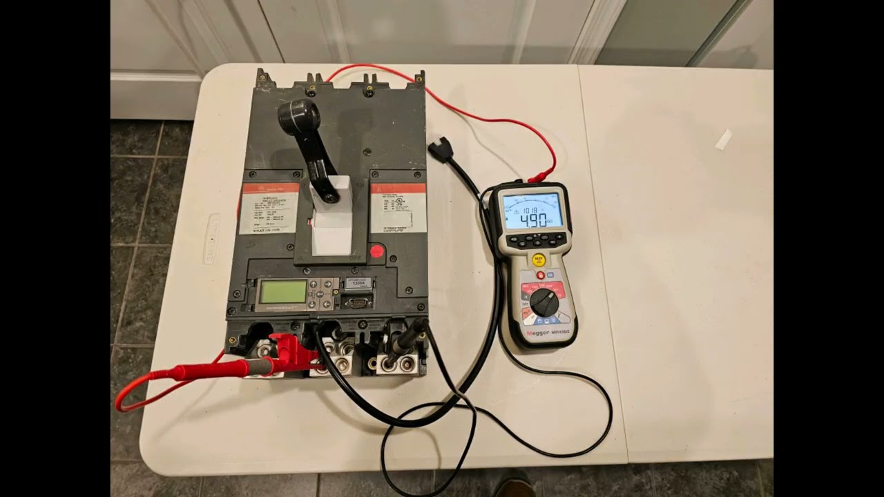 SPECTRA SPECTRA BREAKER SKPC3612L4XX INSULATION RESISTANCE TEST WITH BREAKER CLOSED