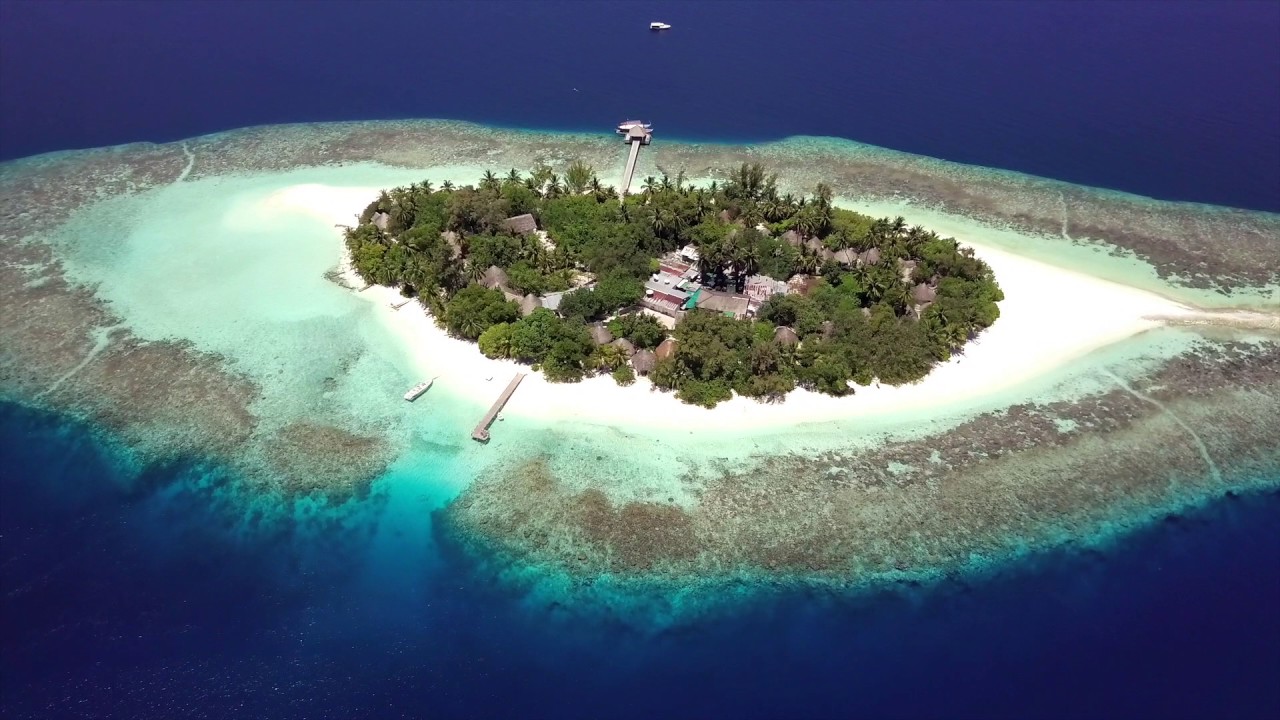 Fun island. Кудахувадху Мальдивы остров. Kurumba Maldives 5 Мальдивы. Мальдивы с воздуха. Fihalhohi с высоты.