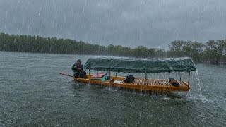EXTREM BOAT CAMPING IN HEAVY RAIN | FISHING & COOKING IN A STORM