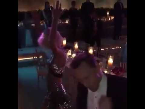 taylor-swift-and-tom-hiddleston-dancing-at-the-met-gala-2016!