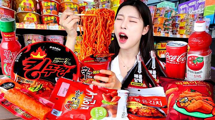 ASMR MUKBANG| Outside of Convenience store (Stir-Fried Shin Ramen, Triangular Gimbap, Cup noodles).