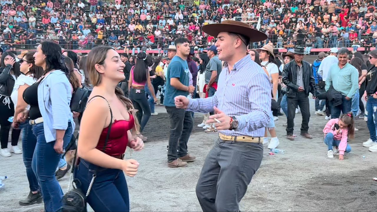 Linda pareja bailan rancheras en MEDIALUNA DE MELIPILLA TALISMANES DEL ...
