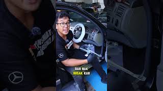 Tingkap sangkut dan tak boleh turun naik?Itu tanda window regulator dah mula bermasalah...
