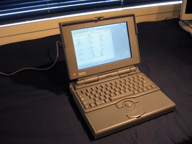 The Apple Macintosh Powerbook 145b (as seen in Terry Stewart's computer  collection)