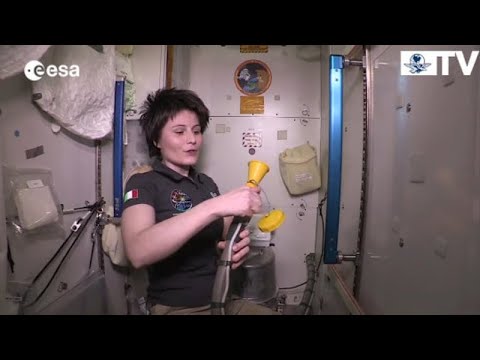 Video: ¿Hay duchas en la estación espacial?