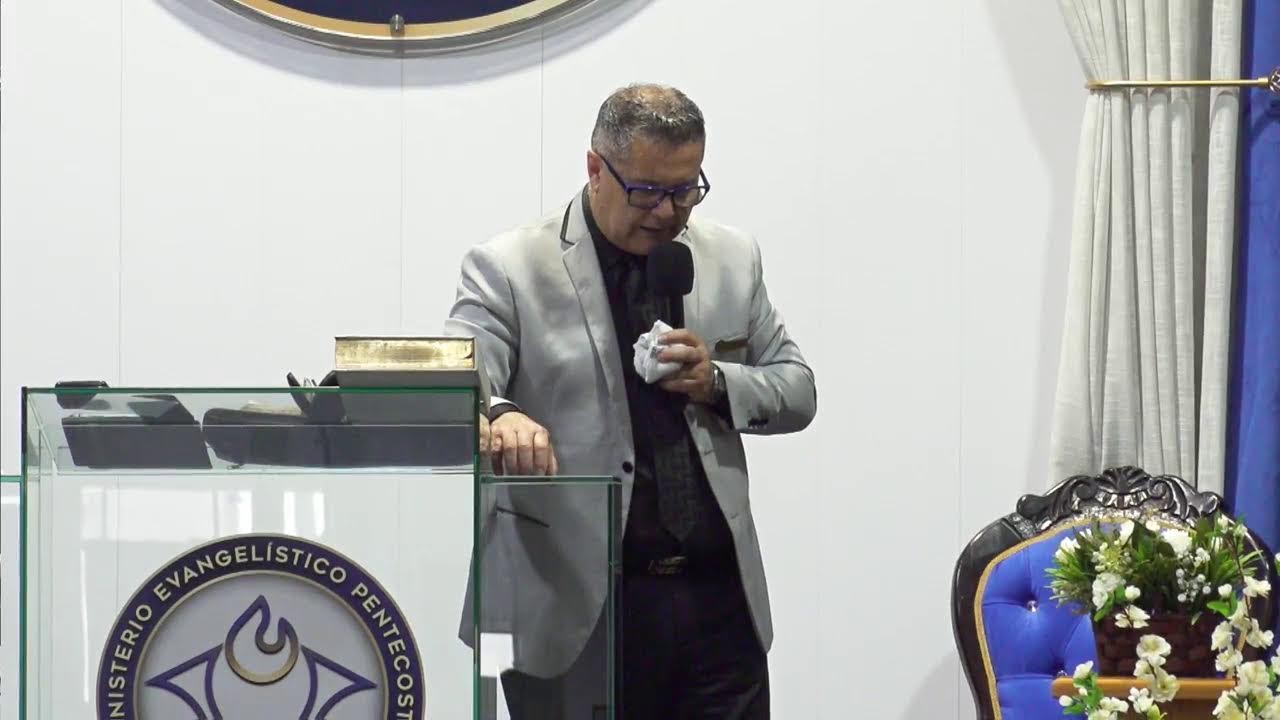 Pastor Roberto Durán con el tema: "El Espíritu Santo es el único que cambia al hombre"
