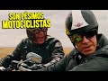 CUATRO AMIGOS SE CANSAN DE SU ABURRIDA VIDA E INTENTAN SER MOTOCICLISTAS, PERO TODO FALLA | Resumen