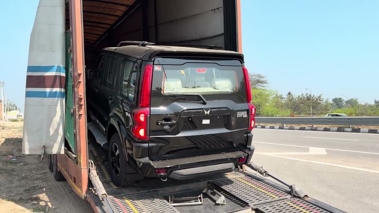 New 2026 Scorpio Classic S11 Unloading From Truck  ਨਵੀਆਂ ਕਾਰਾਂ ਨੂੰ ਟਰੱਕ ਵਿੱਚੋਂ ਕਿਵੇਂ ਉਤਾਰਿਆ ਜਾਂਦਾ ਹੈ