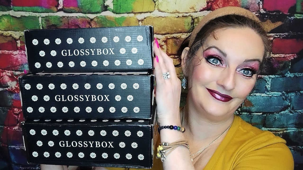 GLOSSYBOX DOES IT AGAIN!! 😱 THREE BOXES FOR FEBRUARY 2022... WHAT?!!! 