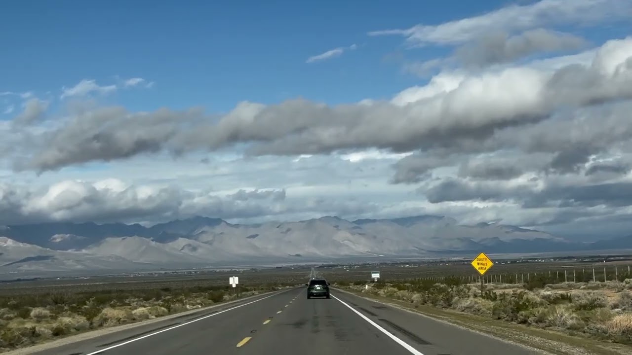 Road trip on beautiful US-395 from Johannesburg to Lone Pine in California