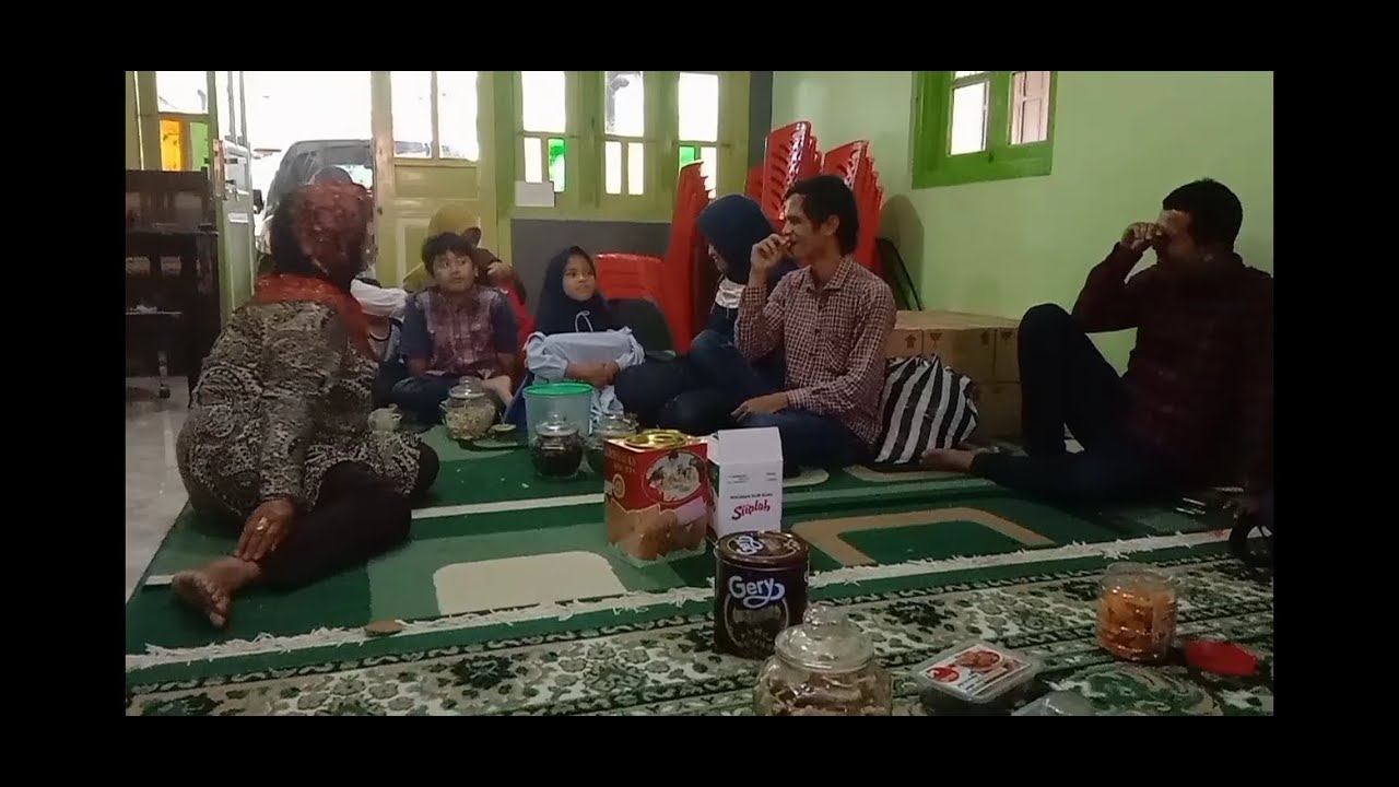 Suasana Lebaran  Bersama Keluarga  di  Rumah  Saja Tahun Ini 