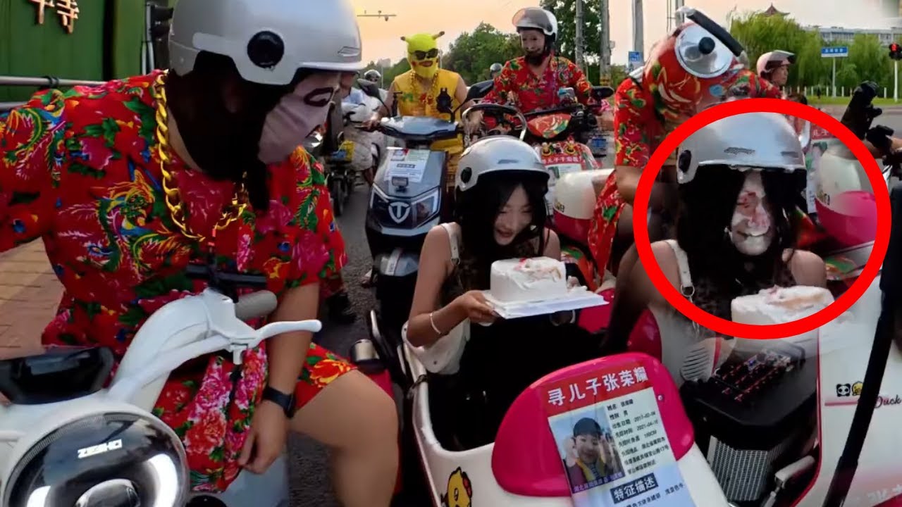 被闺蜜坑的小姐姐，在大马路上过生日，社死不敢睁开双眼