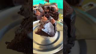 இந்த மாதிரி chocolate cake நான் சாப்பிட்டதே இல்லை The Brownie studio #shorts #ytshorts