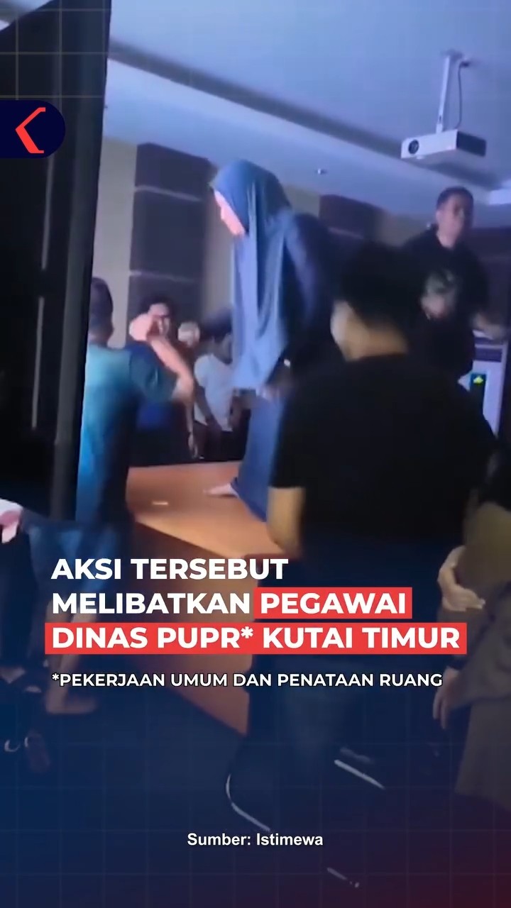 ASN Dinas Pekerjaan Umum dan Penata Ruang (PUPR) Kutai Timur berjoget di atas meja kantor.
