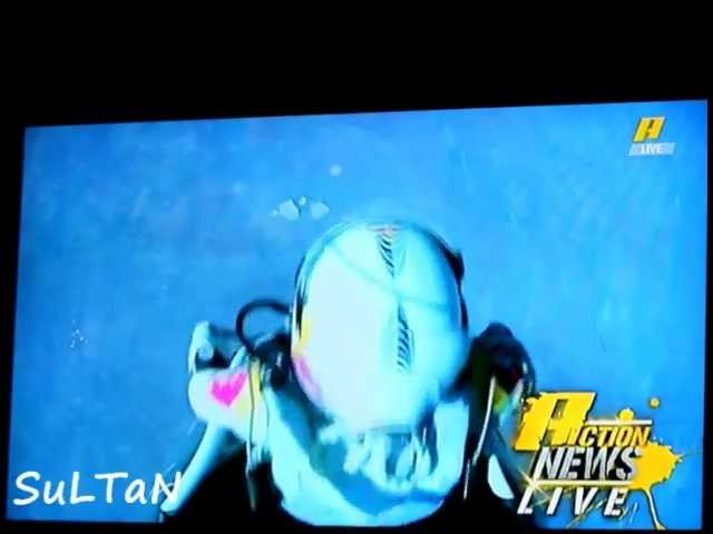 قفزة فيليكس من الفضاء مترجم عربي  Felix Baumgartner 2012