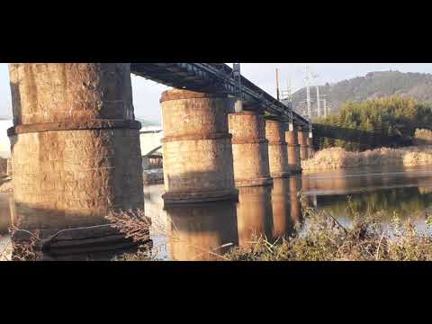 밀양강 철교를 설명하시는 법무사님 South korea 대한민국
