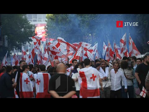 საყოველთაო-სახალხო შეკრება - მსვლელობა პარლამენტისკენ