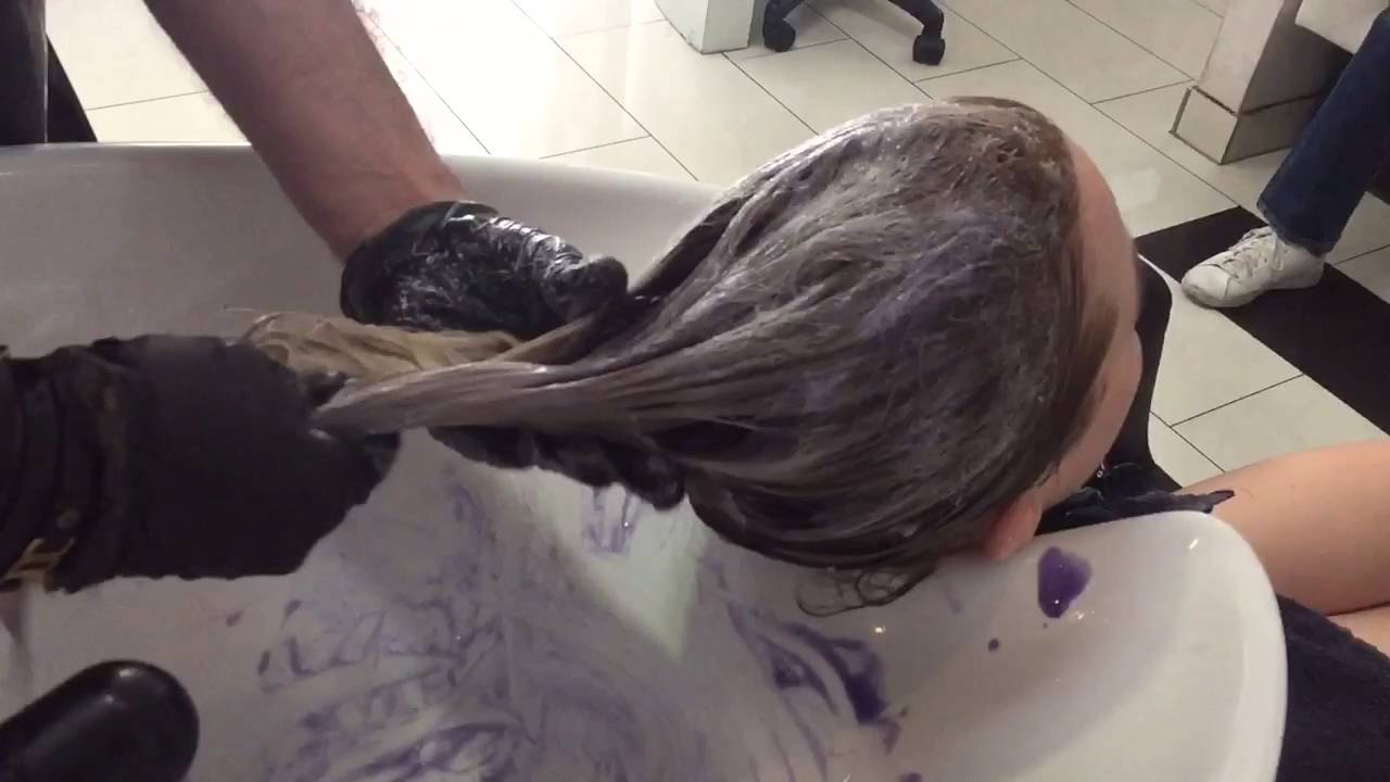 Blond Haarfarbe Haircolor Hairstyle OLAPLEX Ashkan Friseur Meister