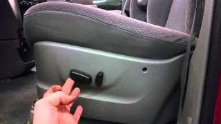 BI1033 - 2005 Chrysler Town & Country Touring - Driver Side Front Seat