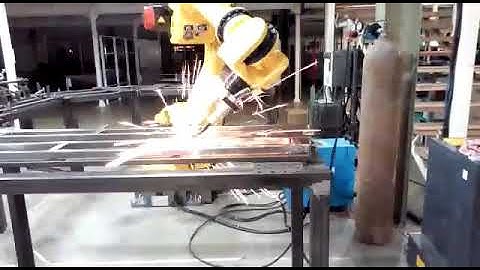 Mahajan Automation mig welding with refurbished Fanuc S-430iW