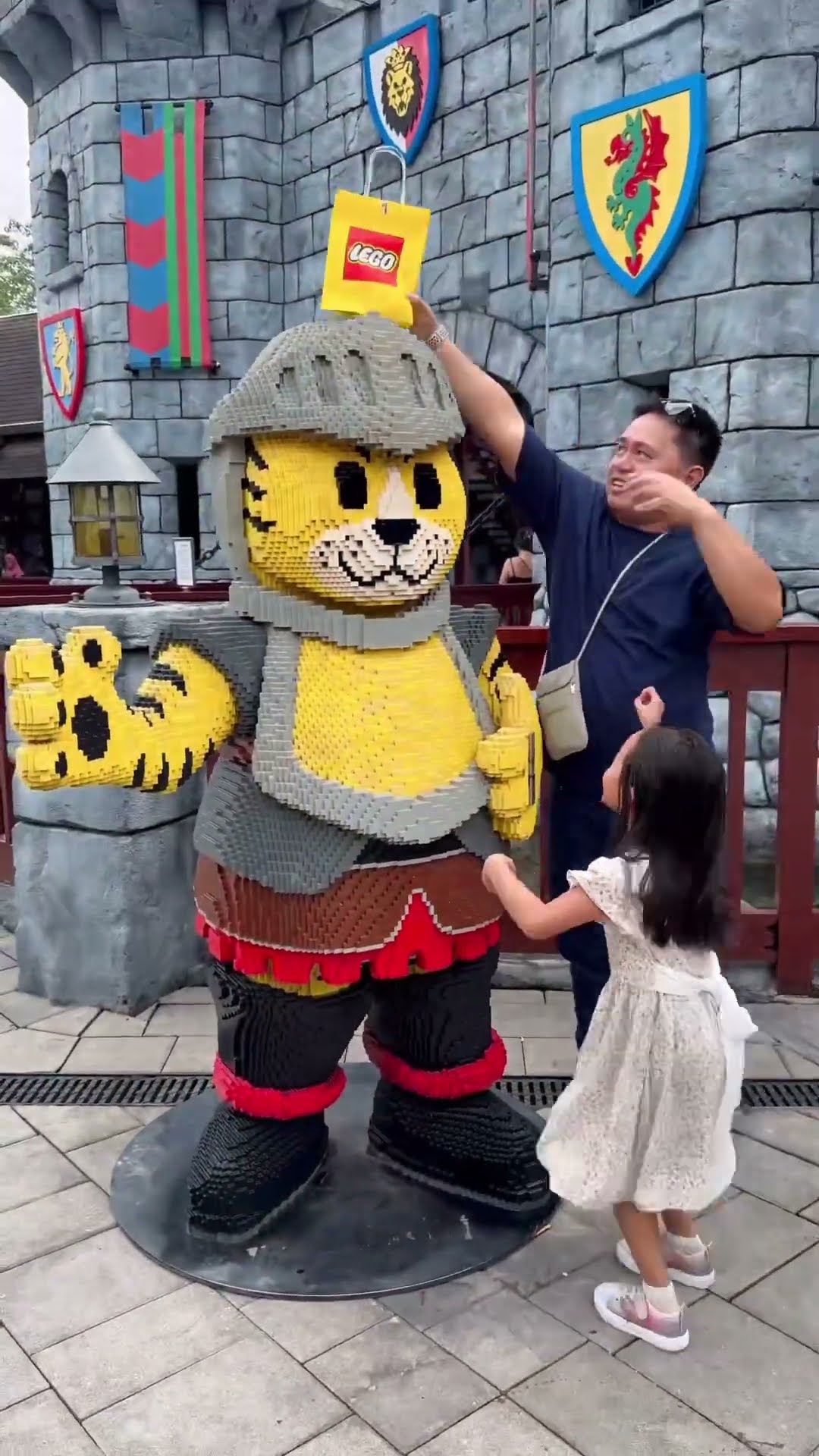Dad pranks kid at Legoland ?❤️????✅?