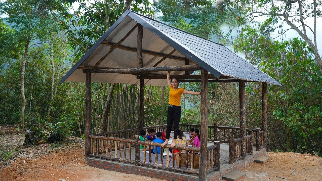 The Children's First Meal in the Wooden House | Daily life of a Mother of two Children | Hoang Huong