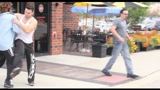 Nicolas Cage's Bodygaurd FIGHTS FAN asking for autograph! (ORIGINAL FOOTAGE)