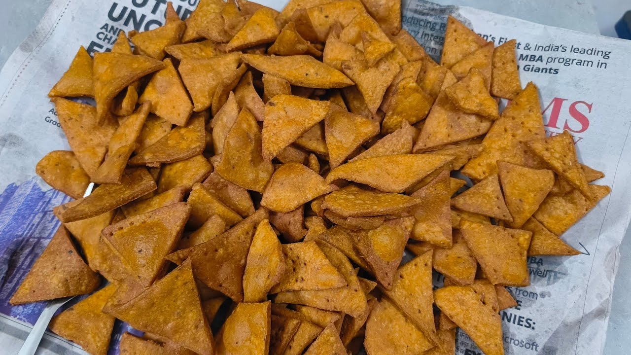 Tomato Nachos With Whole Wheat ...ekdm crispy karare or swadisht Snacks Chai k Sath