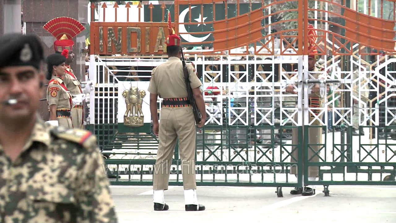Gate opening during the flag down ceremony at Wagah border YouTube
