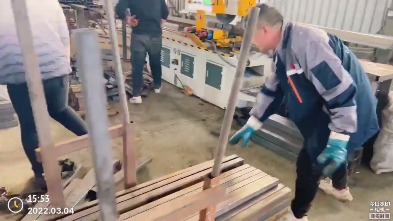 Proceso de producción de bastidores de un pequeño volquete eléctrico Lianke lk135