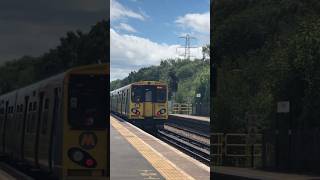 508128 Leaving Hooton