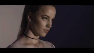 LiVV (Lieke van 't Veer) - Uit elkaar 2.0 (Yes-R cover) (Officiele video)
