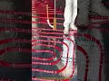 赤い糸で結ぶ温もり：足元から始まる快適の設計図
