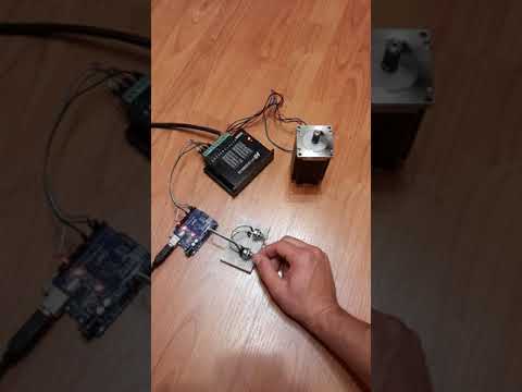 Video: Bagaimana potensiometer mengontrol kecepatan motor Arduino?