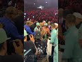 peso pluma celebra con canelo tras vencer a Jaime Munguia