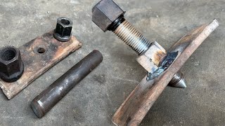 How to Make a Puller Used to Remove the Front Wheel of a Truck if it Gets Stuck || interesting tool