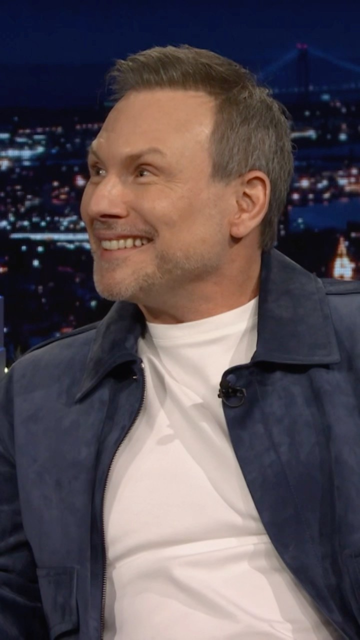 #ChristianSlater beat #ChanningTatum in a push-up contest ? #FallonTonight #BlinkTwice