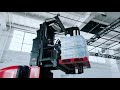 Raymond 9800 Swing-Reach® Truck: More Space By Design