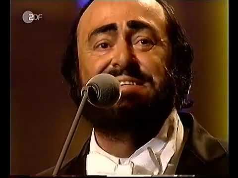 Tom Jones  Luciano Pavarotti singing Delilah in Venezia