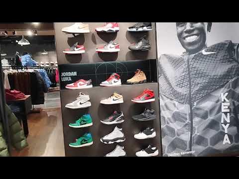 10 Things That You See At A Nike Factory Store •