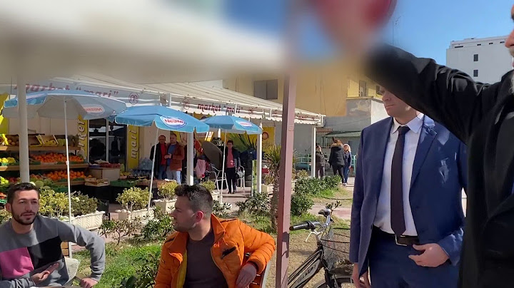 Rama të riut që ishte në kafe: Hajde puno, apo do doganier? Djali: Po, kam mbaruar shkollën