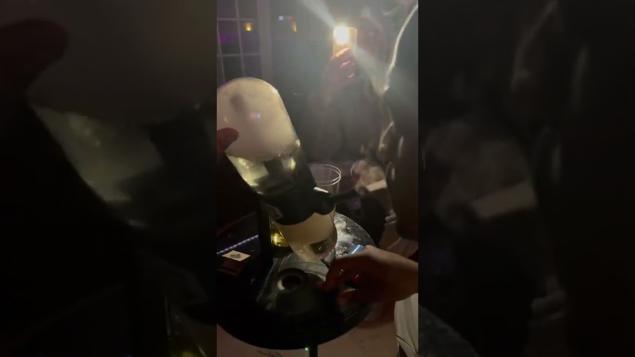 YouTubeでGravity Bong goes wrong 😂🔥を視聴 YouTubeでGravity Bong goes wrong 😂🔥を視聴