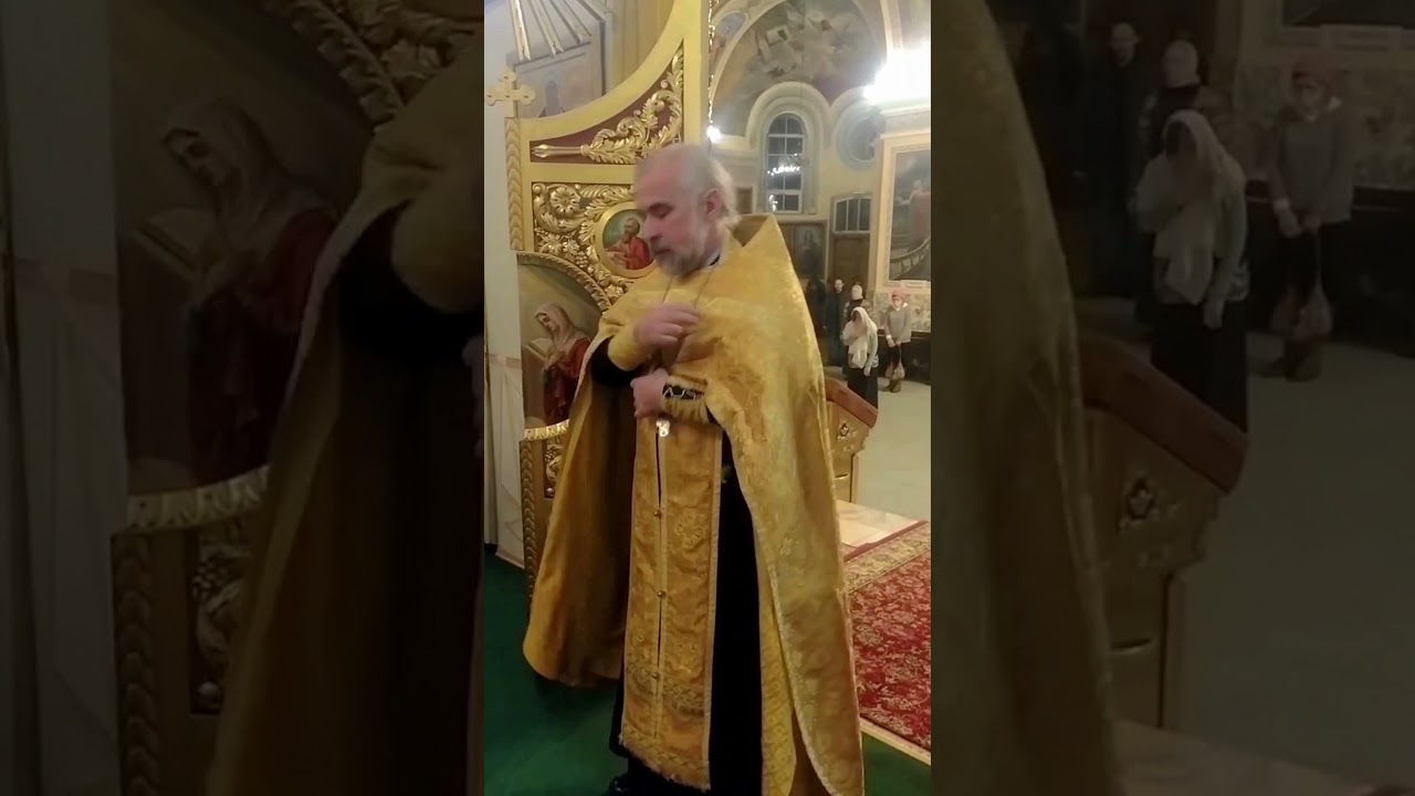 Как молятся священники в алтаре? 