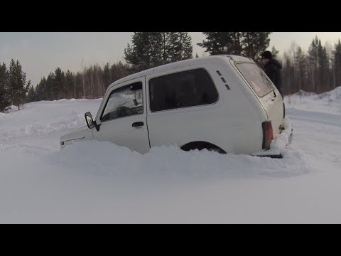 Видео: Испытания Нивы на цепях и браслетах по глубокому снегу