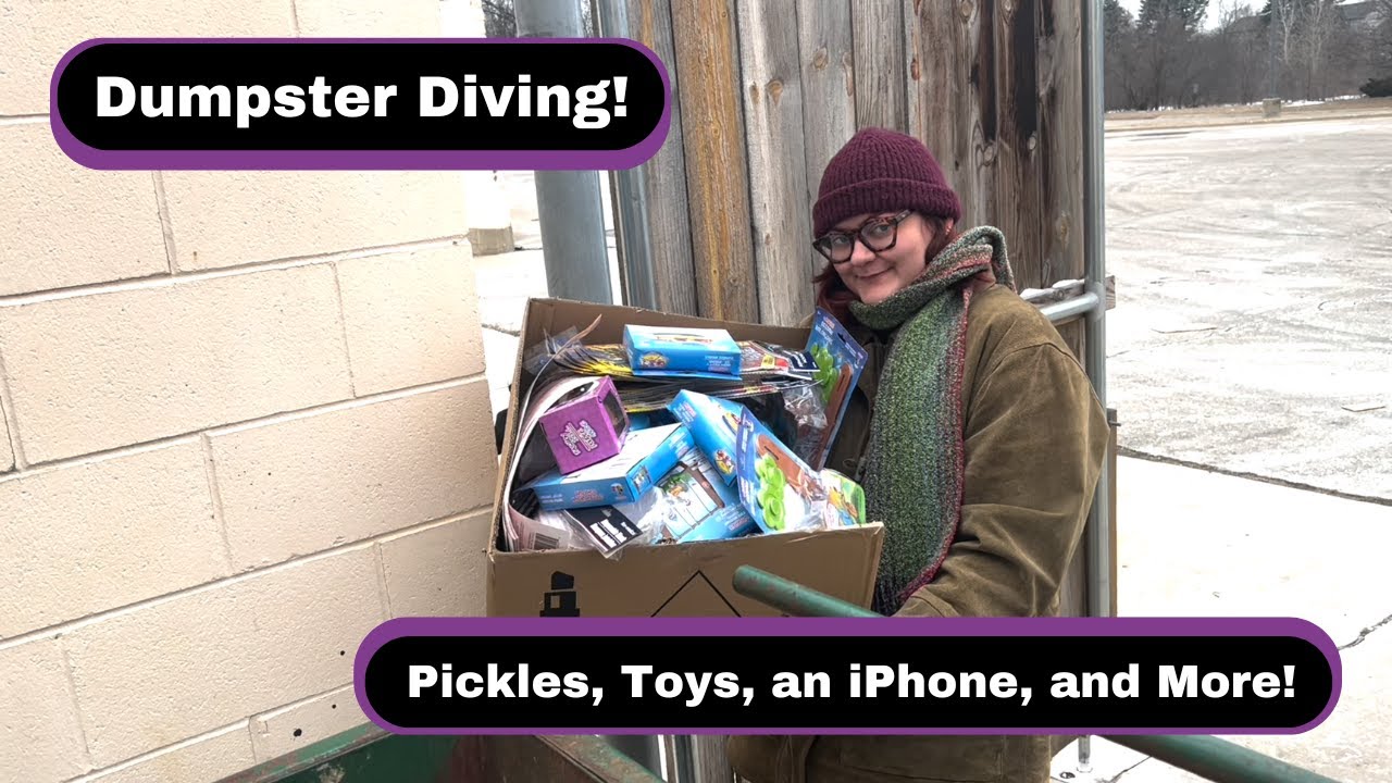 Покопайтесь в мусорке! Солёные огурцы, игрушки, iPhone и многое другое!