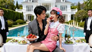 18歲少女走投無路被總裁接回了家，外界皆傳他冷麵不近女色，可他卻偏偏對這個剛滿18歲的小丫頭動了情，從此人們看到一向不跪神佛的總裁卻單膝跪地只爲要她一個吻!#短劇#甜寵#逆襲#都市#總裁 screenshot 1