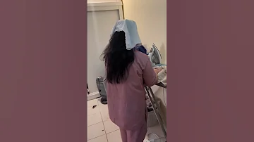 سيدة بيت تتنصدم من عاملة المنزل 